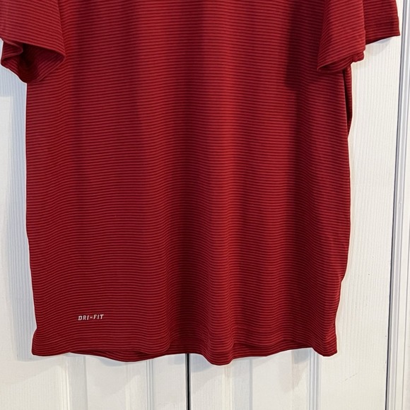 Nike Men's XL Shirt Red Striped Crewneck Short Sleeve Dri Fit Lightweight Soft - Picture 3 of 8